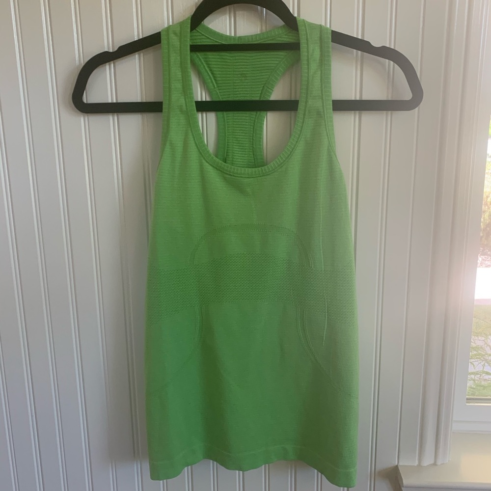 LULULEMON CRBi size 6